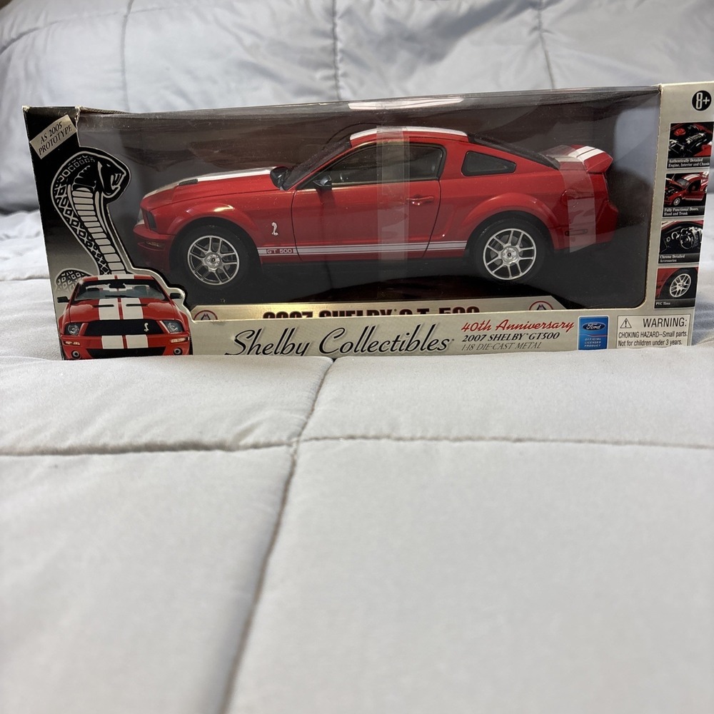 Shelby Collectibles 40th Anniv. 2007 Shelby GT500 Red/White 1:18  NEW/SEALED